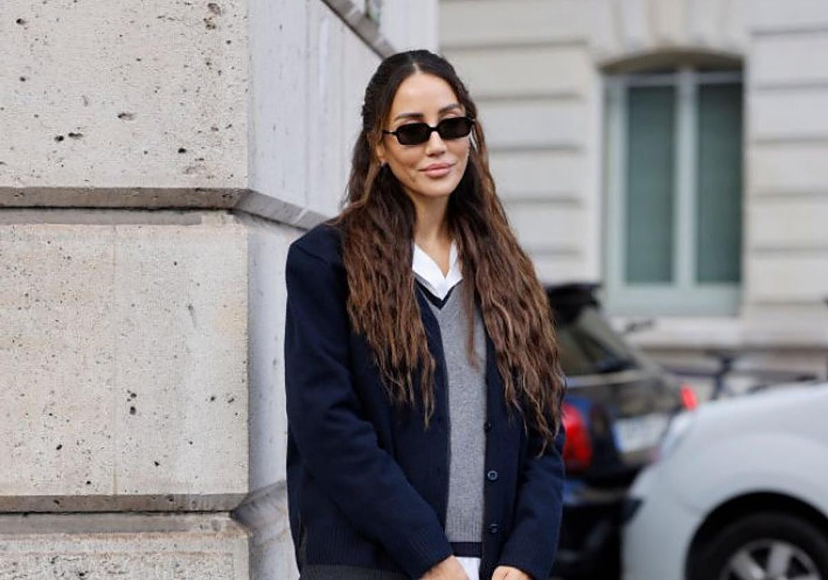 Tamara Kalinic luce como pocas la superposición de prendas con toque 'naif'.