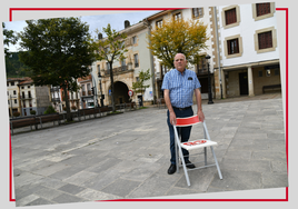 Ubera en la plaza que en 1924 conoció la Fundación Vasca de Montaña, y la Casa de Arbitrios con Bizkaia, al fondo.