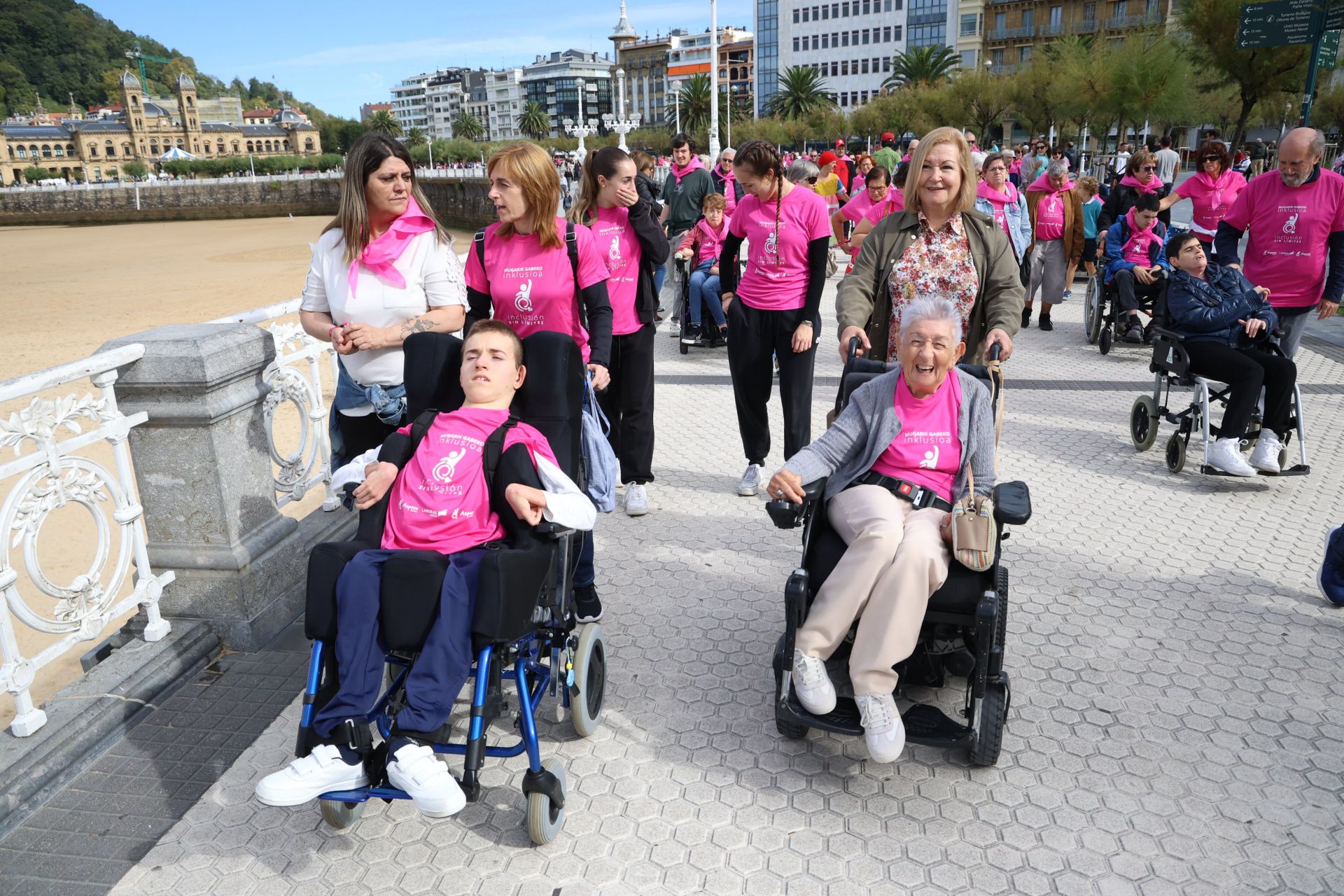 La marcha solidaria de la asociación Aspace en imágenes