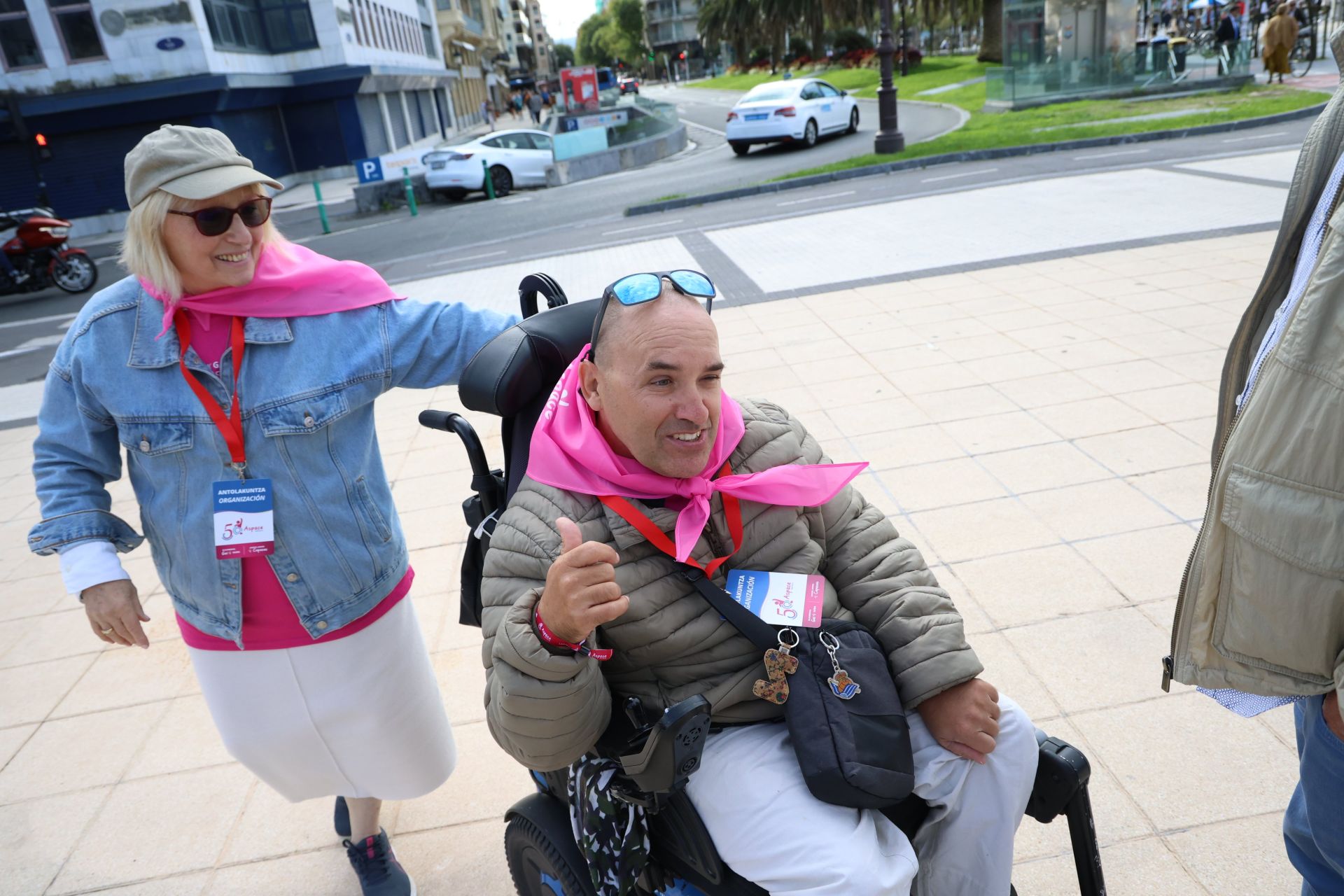 La marcha solidaria de la asociación Aspace en imágenes