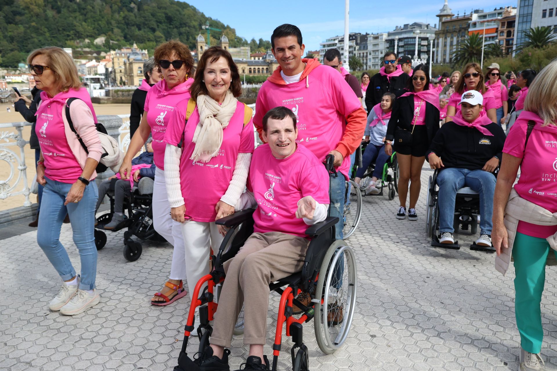 La marcha solidaria de la asociación Aspace en imágenes