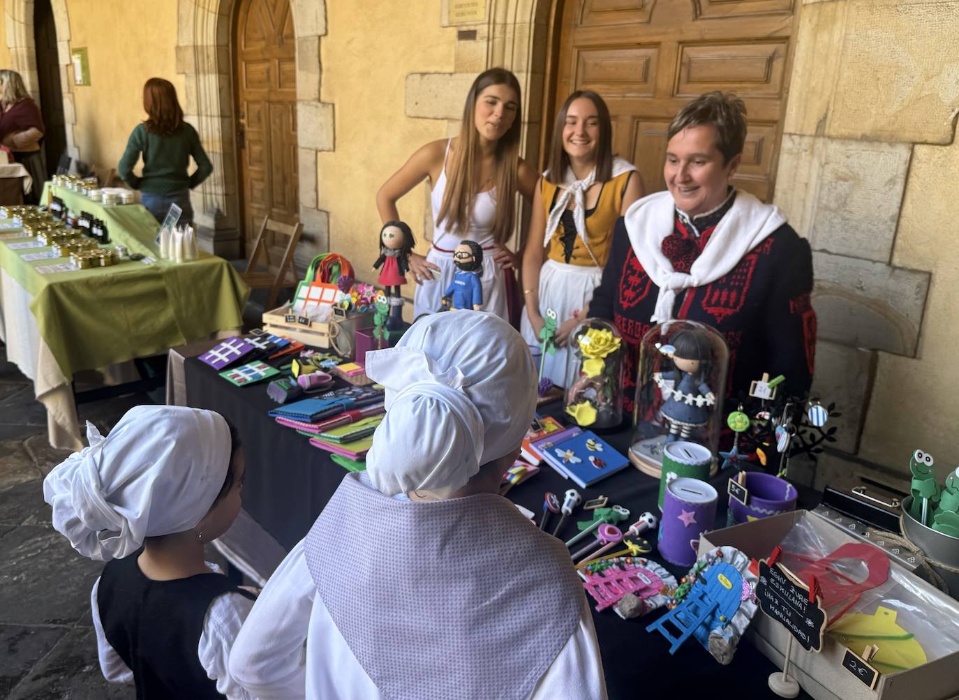 2.600 litros de sidra y 2.000 talos en un txotx multitudinario