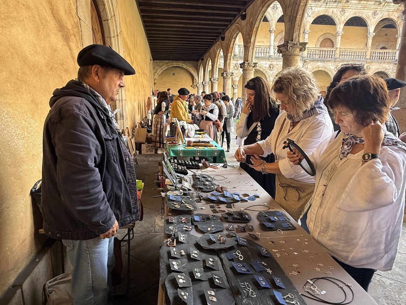 2.600 litros de sidra y 2.000 talos en un txotx multitudinario