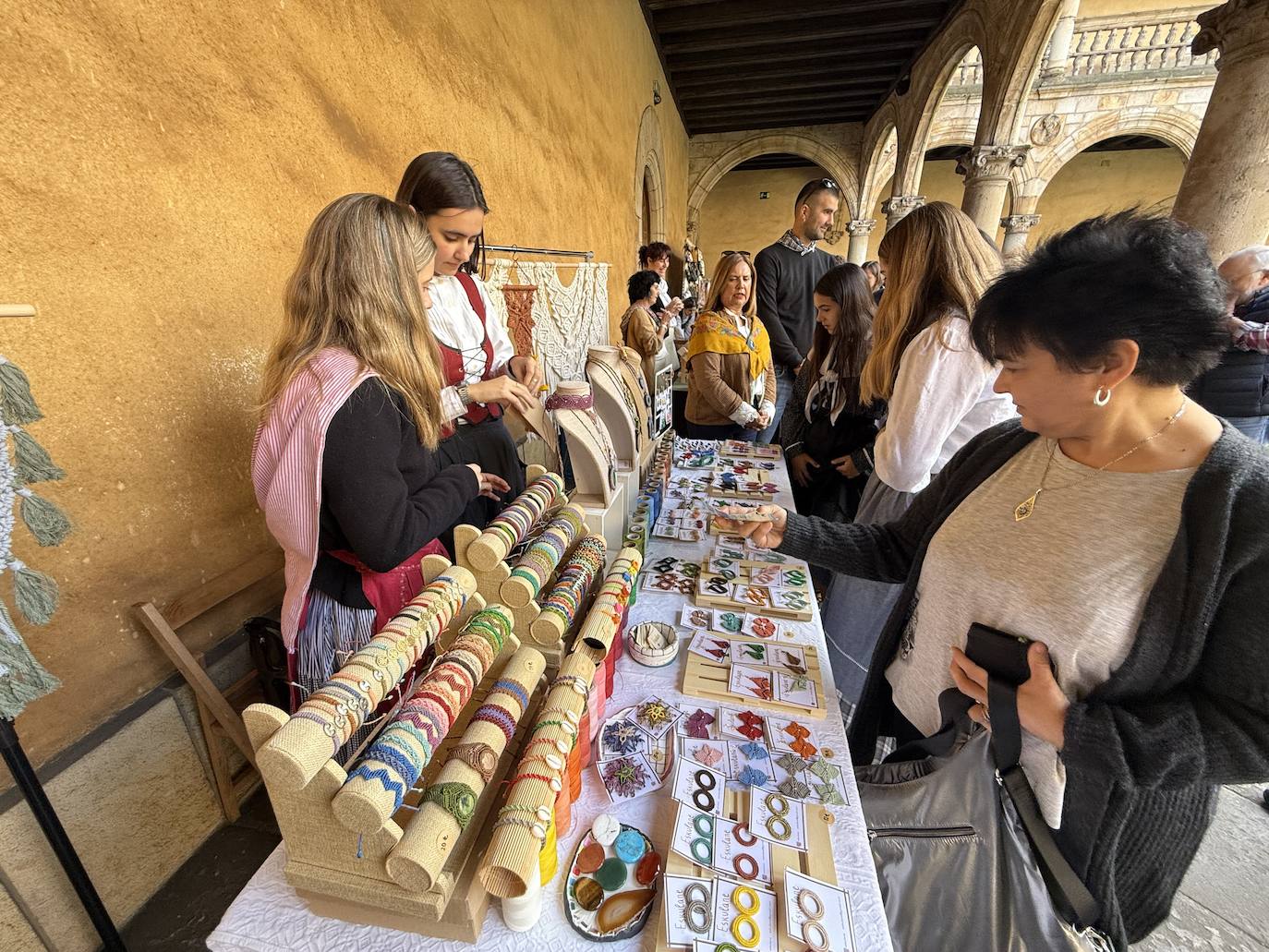 2.600 litros de sidra y 2.000 talos en un txotx multitudinario