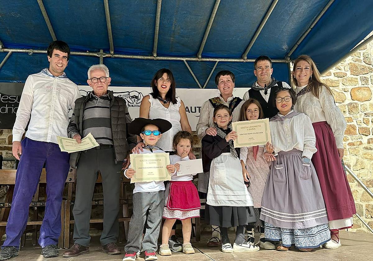 2.600 litros de sidra y 2.000 talos en un txotx multitudinario