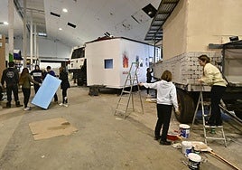 Actividad en el pabellón de Bellota en los días previos a los carnavales de este año.