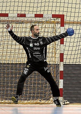 Una de las catorce paradas que realizó Maciel ante el Cuenca.