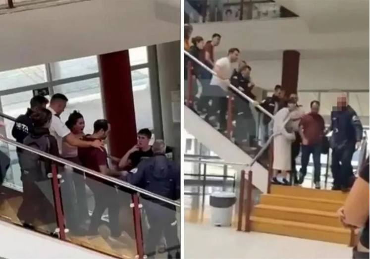 Momento en el que el docente abandona la Facultad de Derecho increpado por decenas de jóvenes.