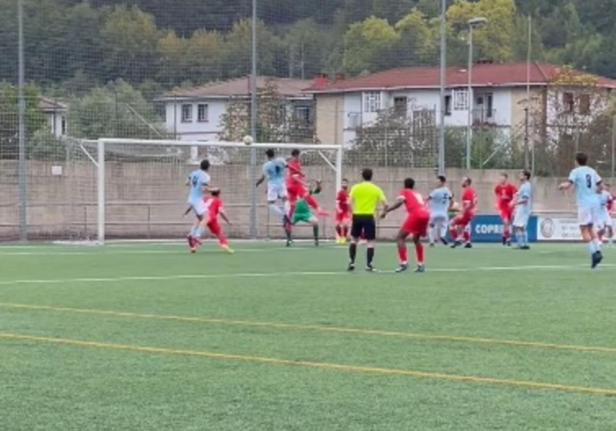 El equipo local logró alzarse con la victoria en un partido muy disputado.