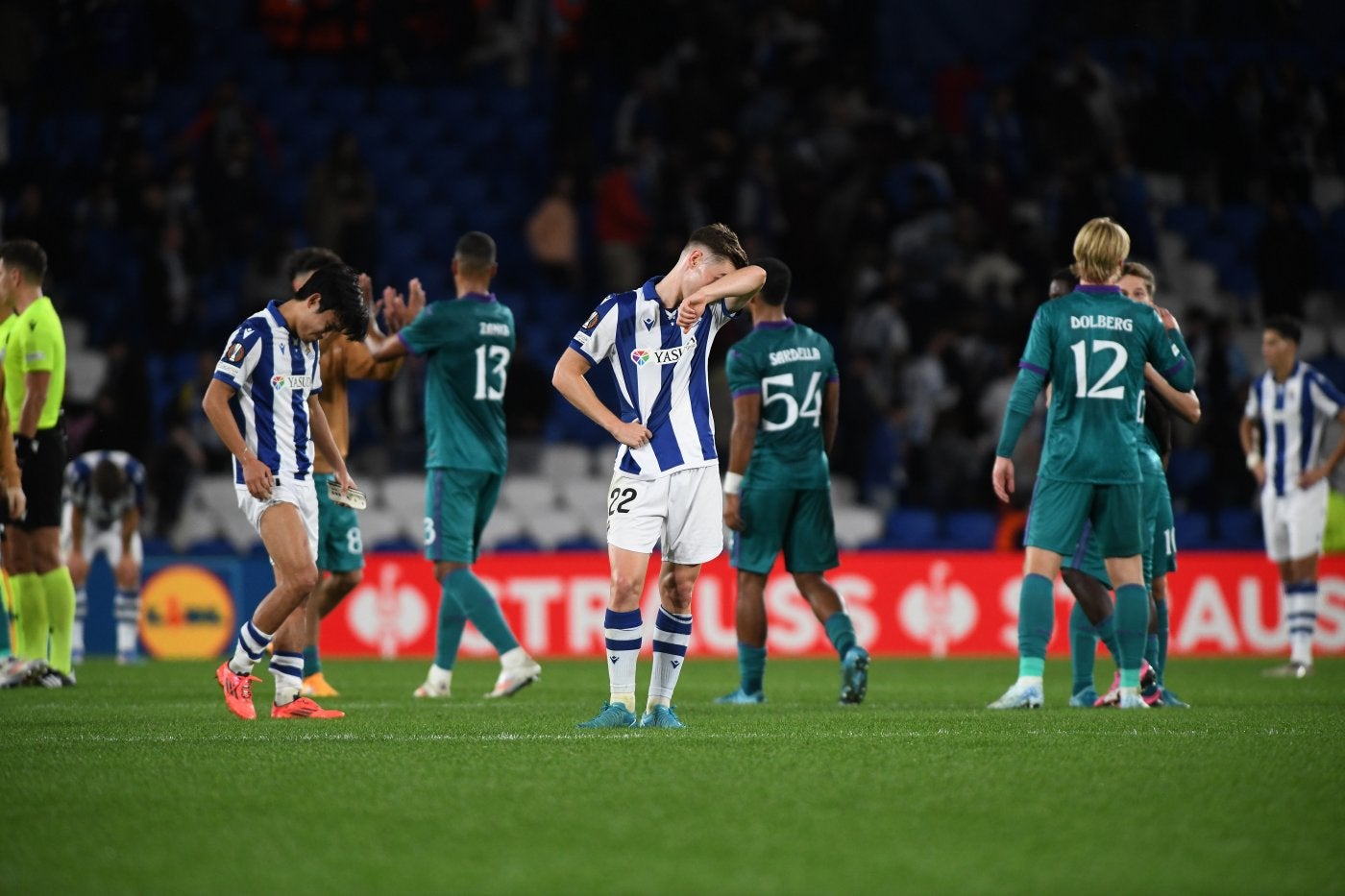 Kubo y Turrientes muestran su desolación tras perder ante el Anderlecht la semana pasada.