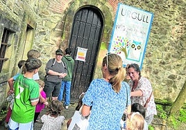 Un grupo de niños, en la entrada al Natur Txoko situado en Urgull, durante este pasado verano.