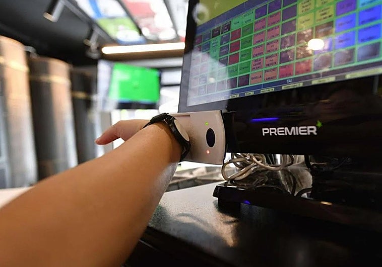 Fichaje en un establecimiento hostelero de Donostia.