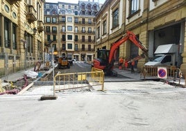 En la calle Iñigo se han ampliando las aceras y este fin de semana se trabajará en los accesos al edificio Pescadería.