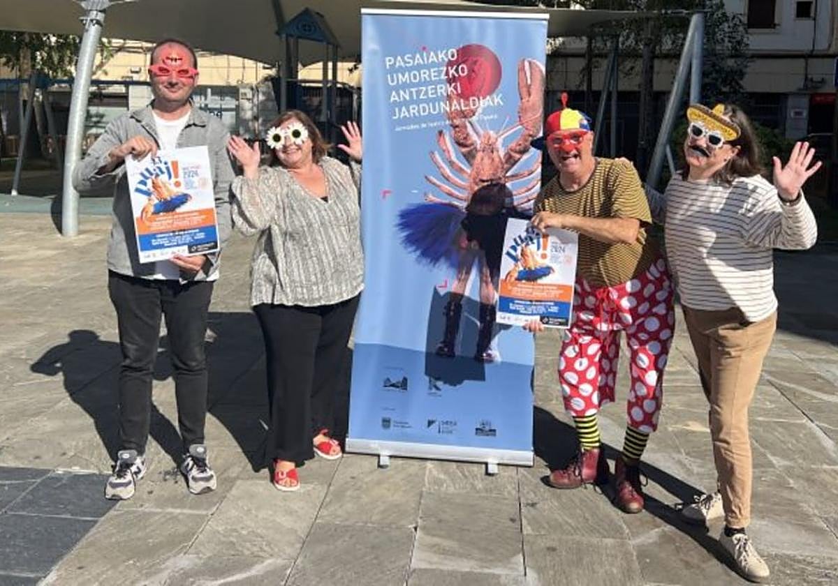 De izquierda a derecha, Aitor Brion, Beatriz Caballero, Joserra Fatxado y Alazne Mendikute en la presentación de las jornadas en Trintxerpe.