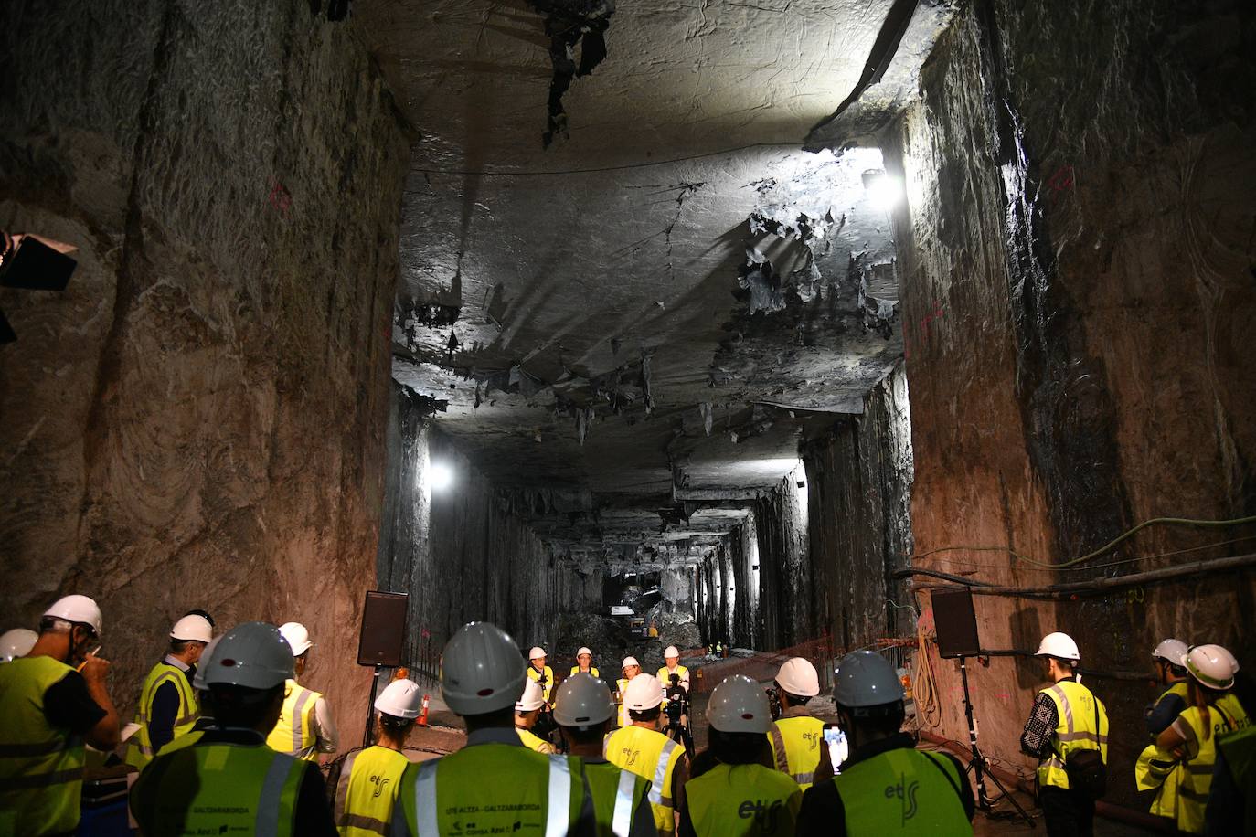 Así es la excavación del hueco que albergará la estación subterránea del Topo en Pasaia