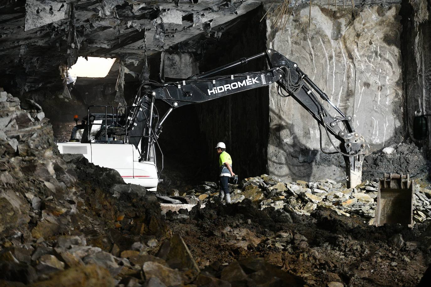 Así es la excavación del hueco que albergará la estación subterránea del Topo en Pasaia