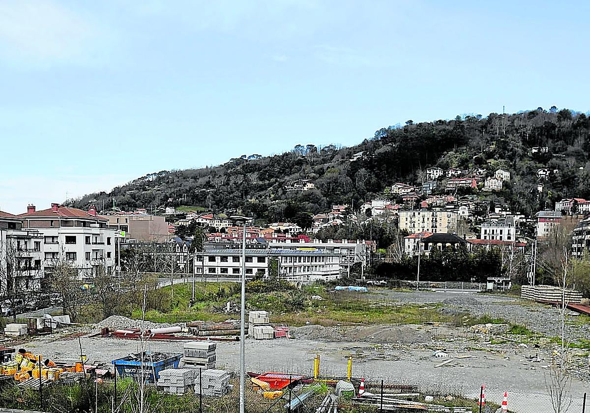 Parcela prevista para el parque Sorleku, donde se estudia ubicar un parking disuasorio.