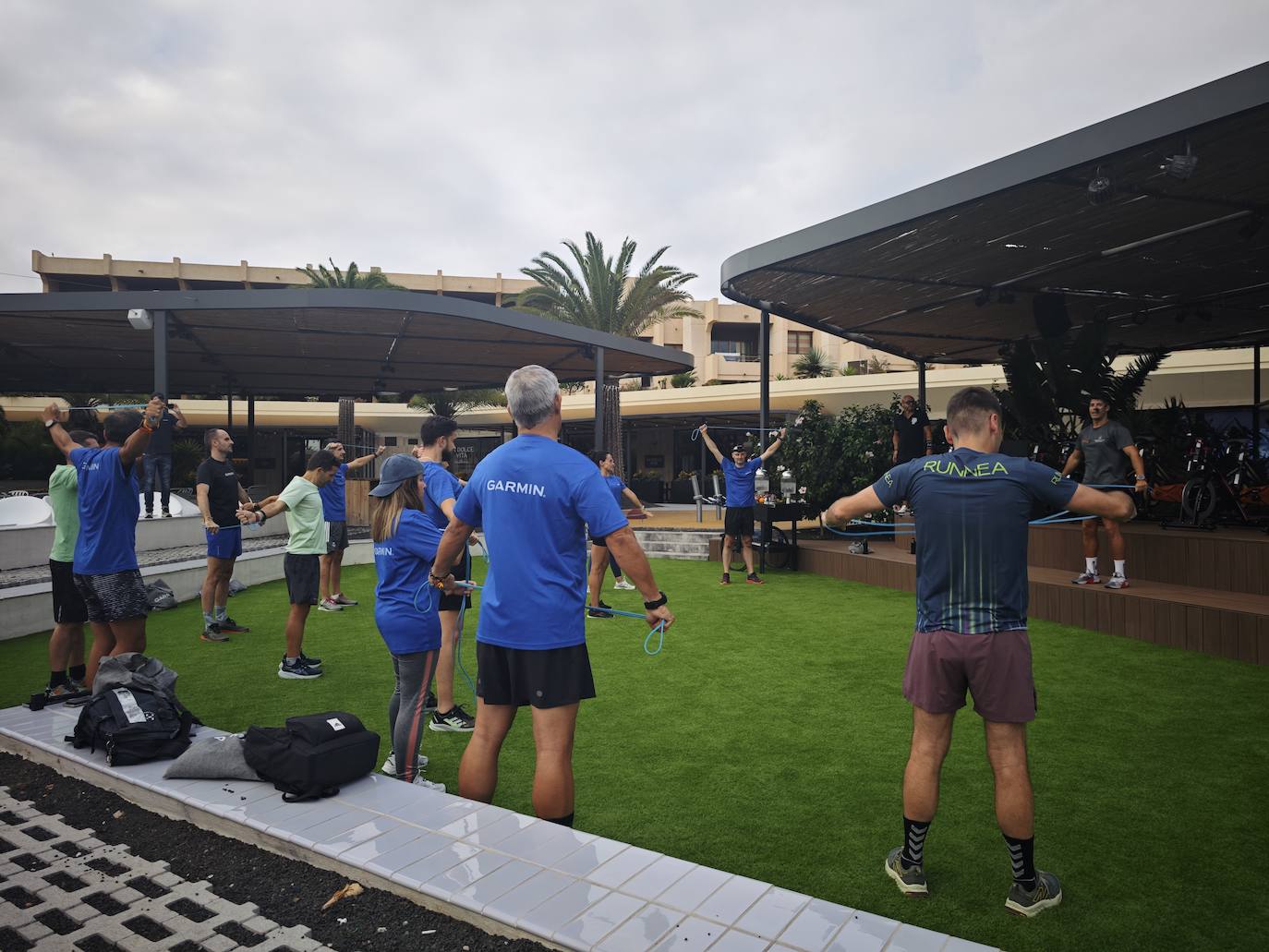 Sesión de ejercicio en el gimnasio exterior.