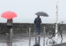 Un martes con lluvias débiles y caluroso para la época gracias al viento sur