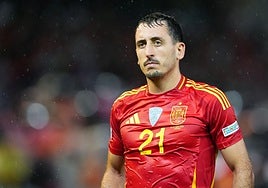 Mikel Oyarzabal, en un momento del duelo de anoche en Córdoba ante Serbia, antes de ponerse el brazalete de capitán.