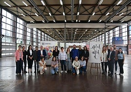 Durangoko Azokaren antolatzaile, babesle eta kolaboratzaileak, Landako gunean ateratako argazkian.