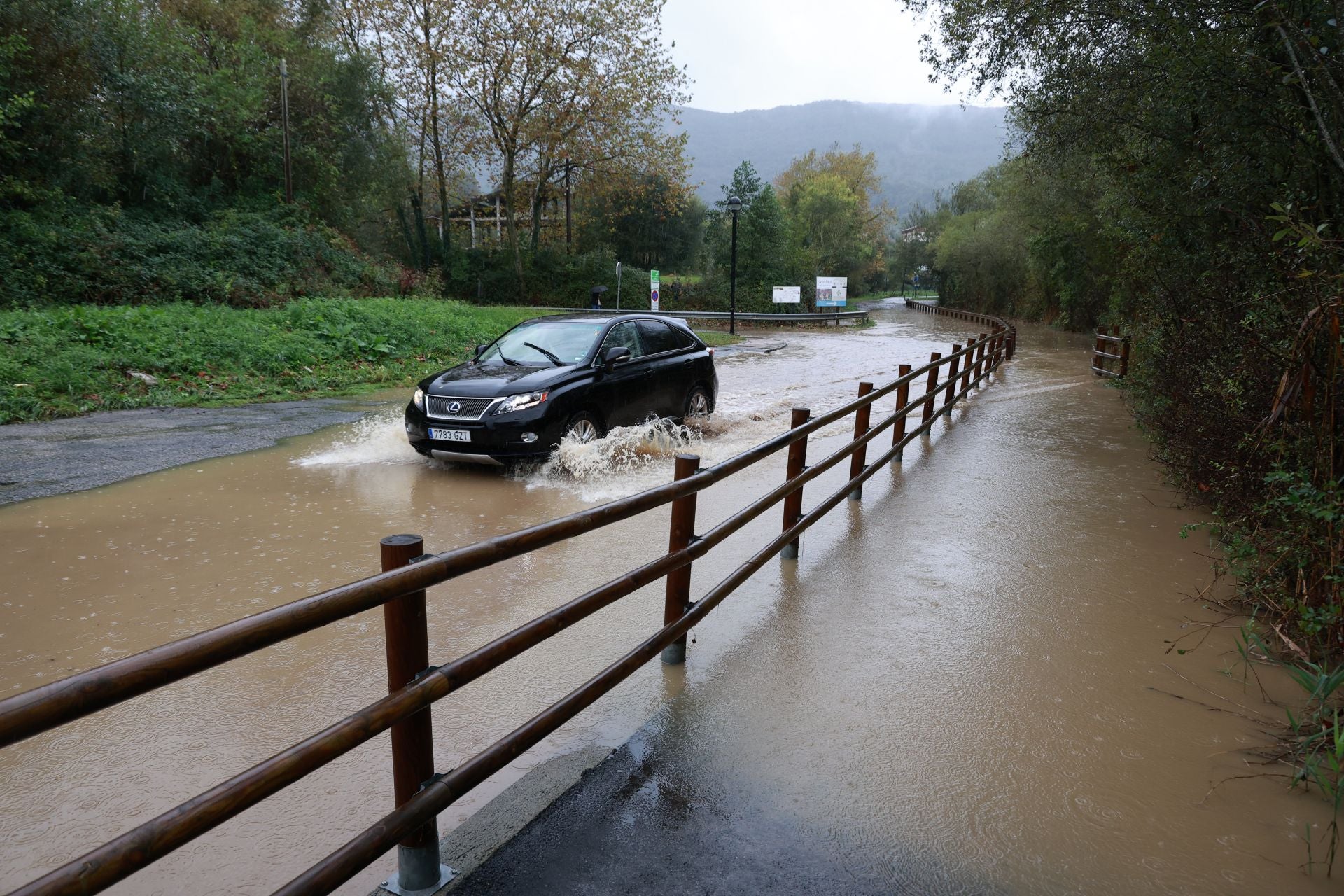 La lluvia hace estragos en el Bidasoa