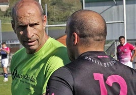 Fran Puertas habla con Juan Sorreluz.