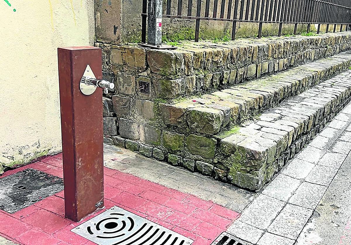 La plaza de la Trinidad estrena nueva fuente