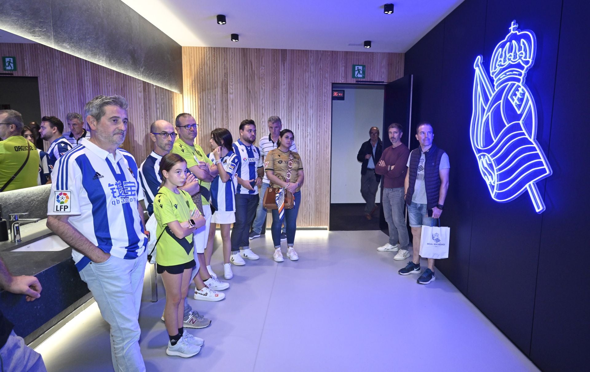 La visita por los rincones del Reale Arena de la mano de las leyendas del club, en imágenes