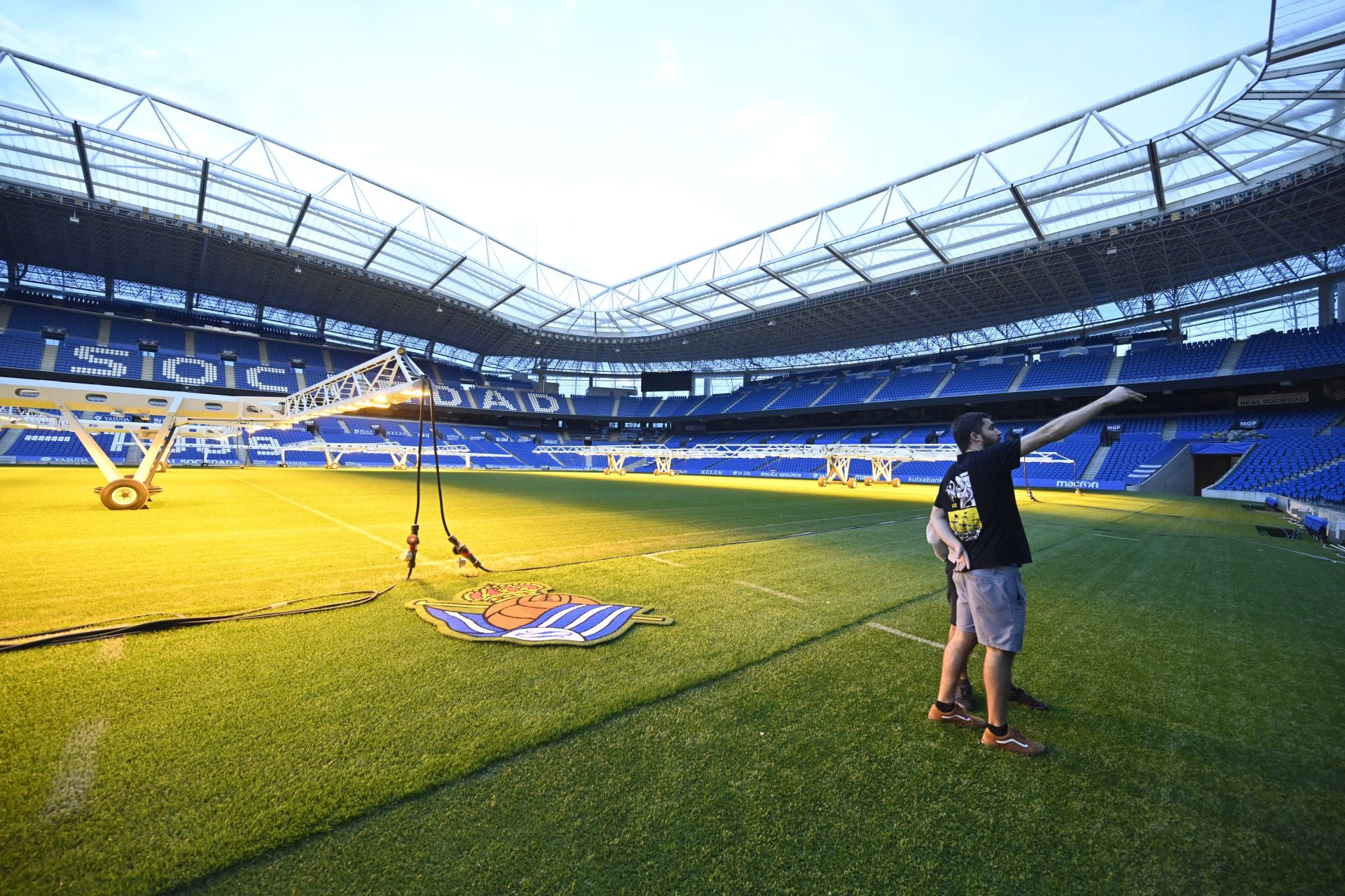 La visita por los rincones del Reale Arena de la mano de las leyendas del club, en imágenes