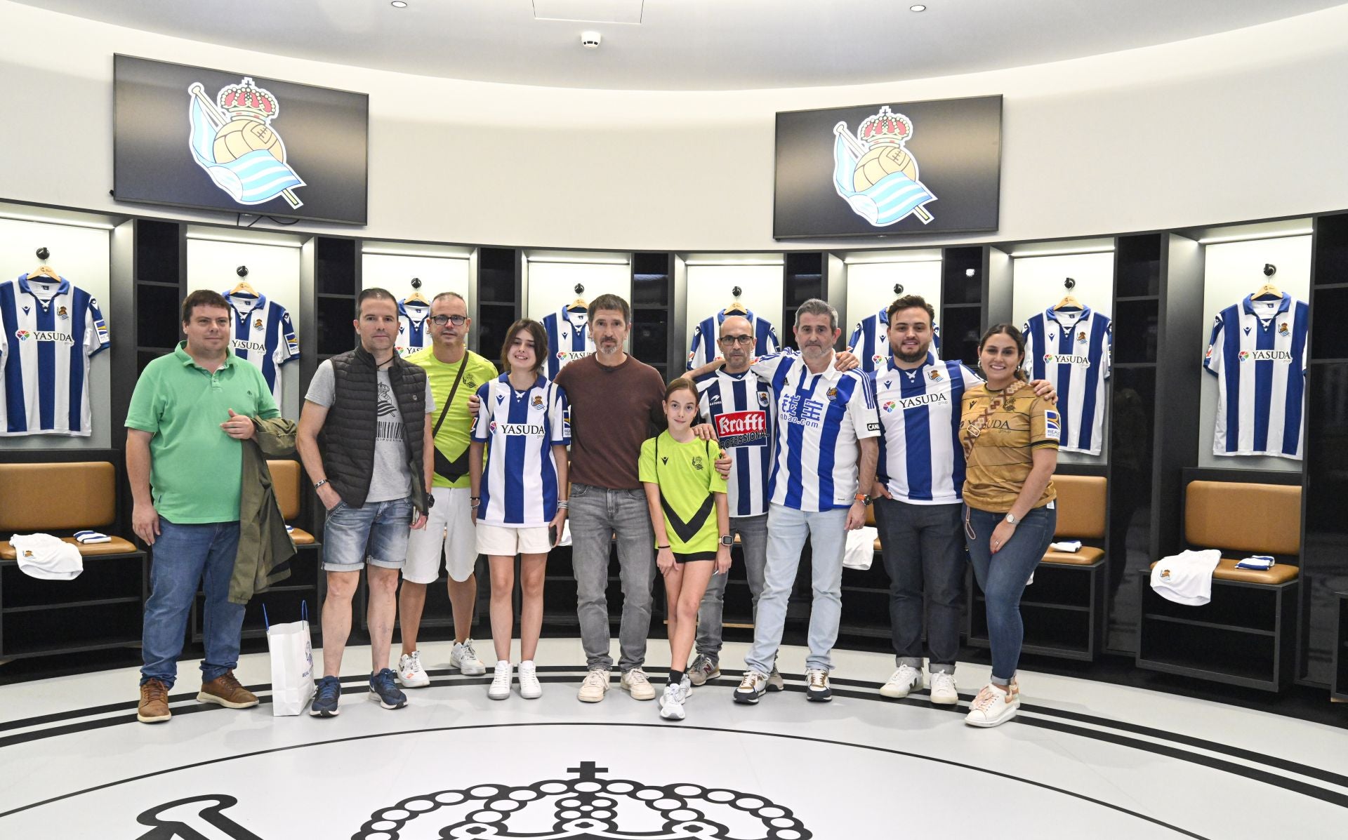 La visita por los rincones del Reale Arena de la mano de las leyendas del club, en imágenes