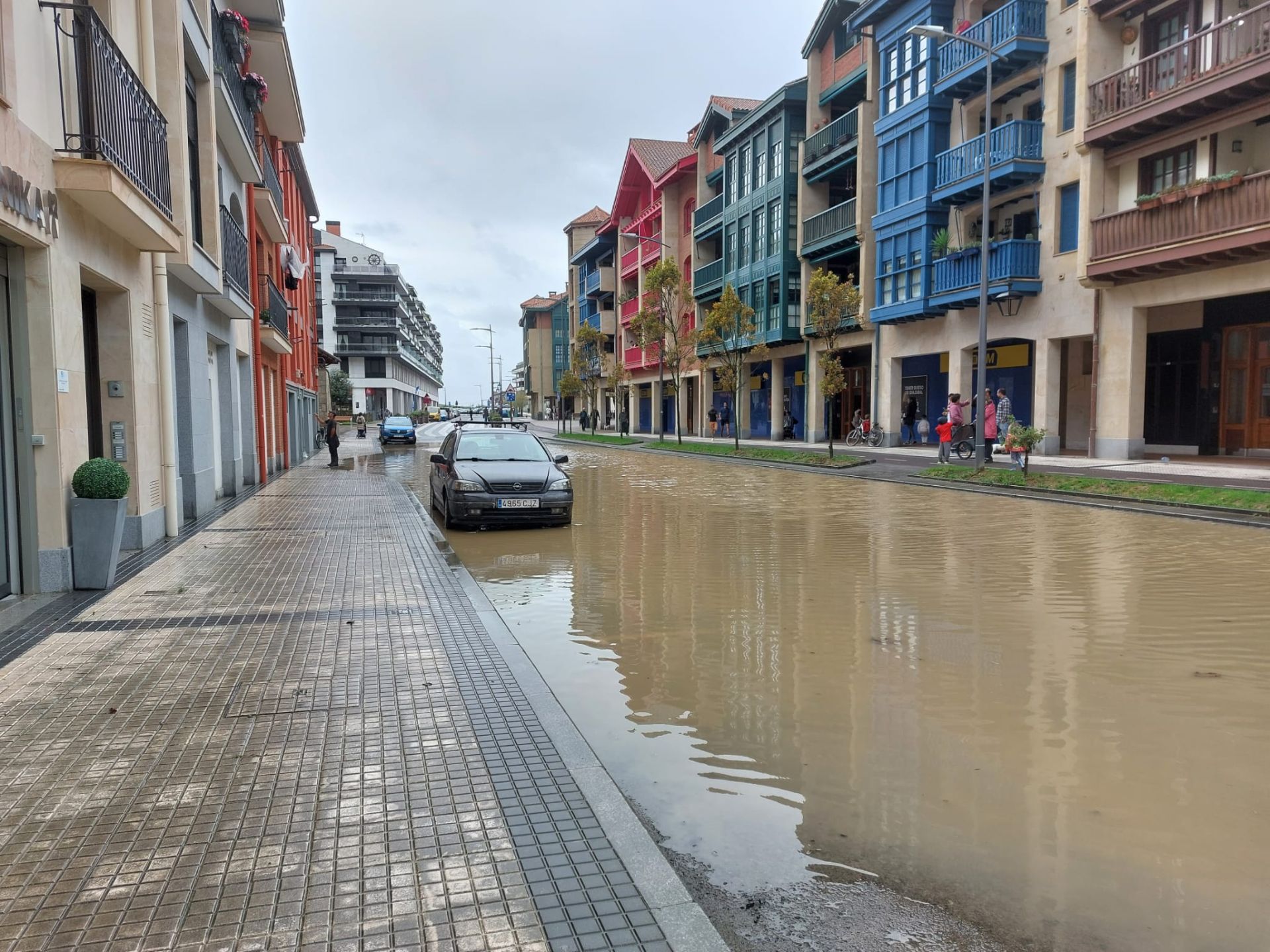 Las fuertes lluvias dejan inundaciones en Zumaia