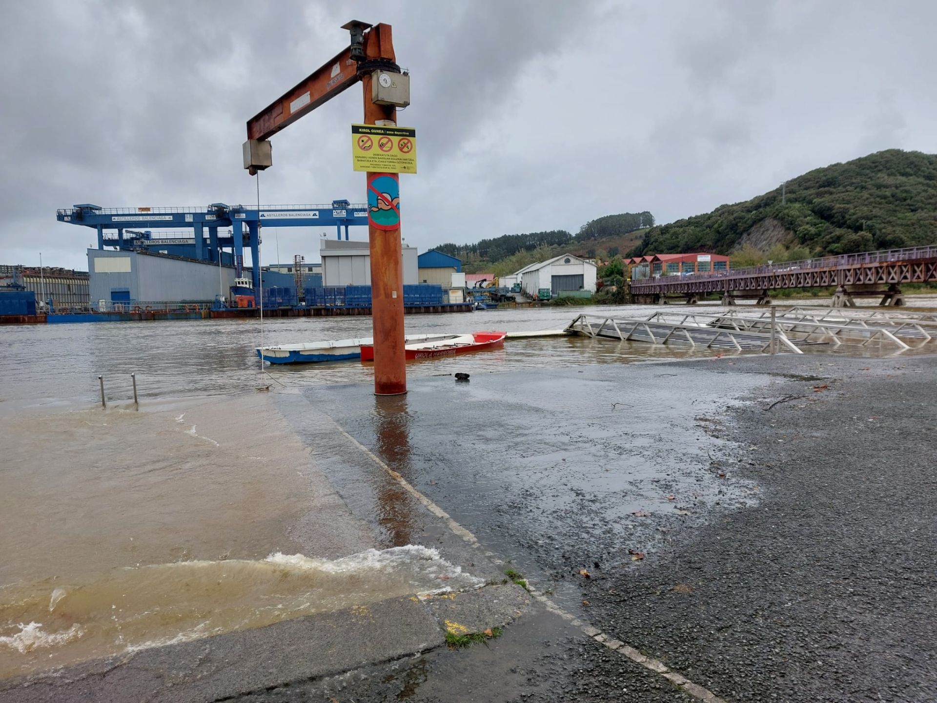 Las fuertes lluvias dejan inundaciones en Zumaia