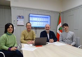Cuatro de los seis concejales del PNV en una reunión para abordar la ordenanza fiscal.