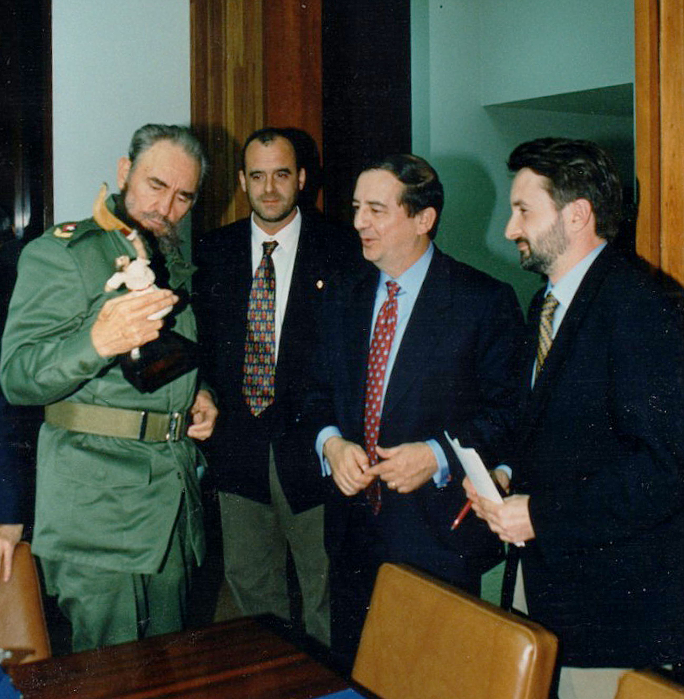 En 1998, una delegación del PNV integrada por Iñaki Anasagasti, Josu Jon Imaz y Joseba Egibar visitó Cuba y se entrevistó con Fidel Castro. 
