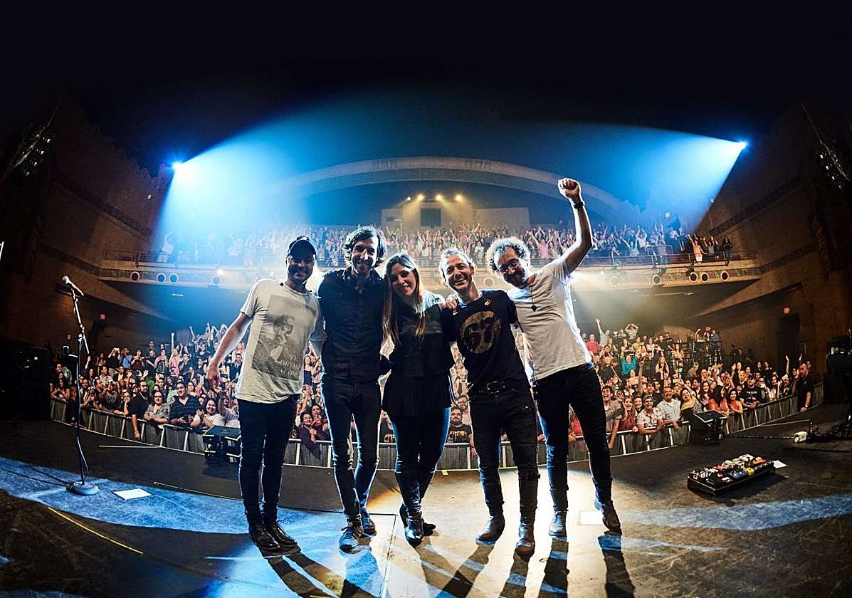 Otros tiempos. Los miembros del grupo, al término de un concierto de su gira estadounidense en 2017.