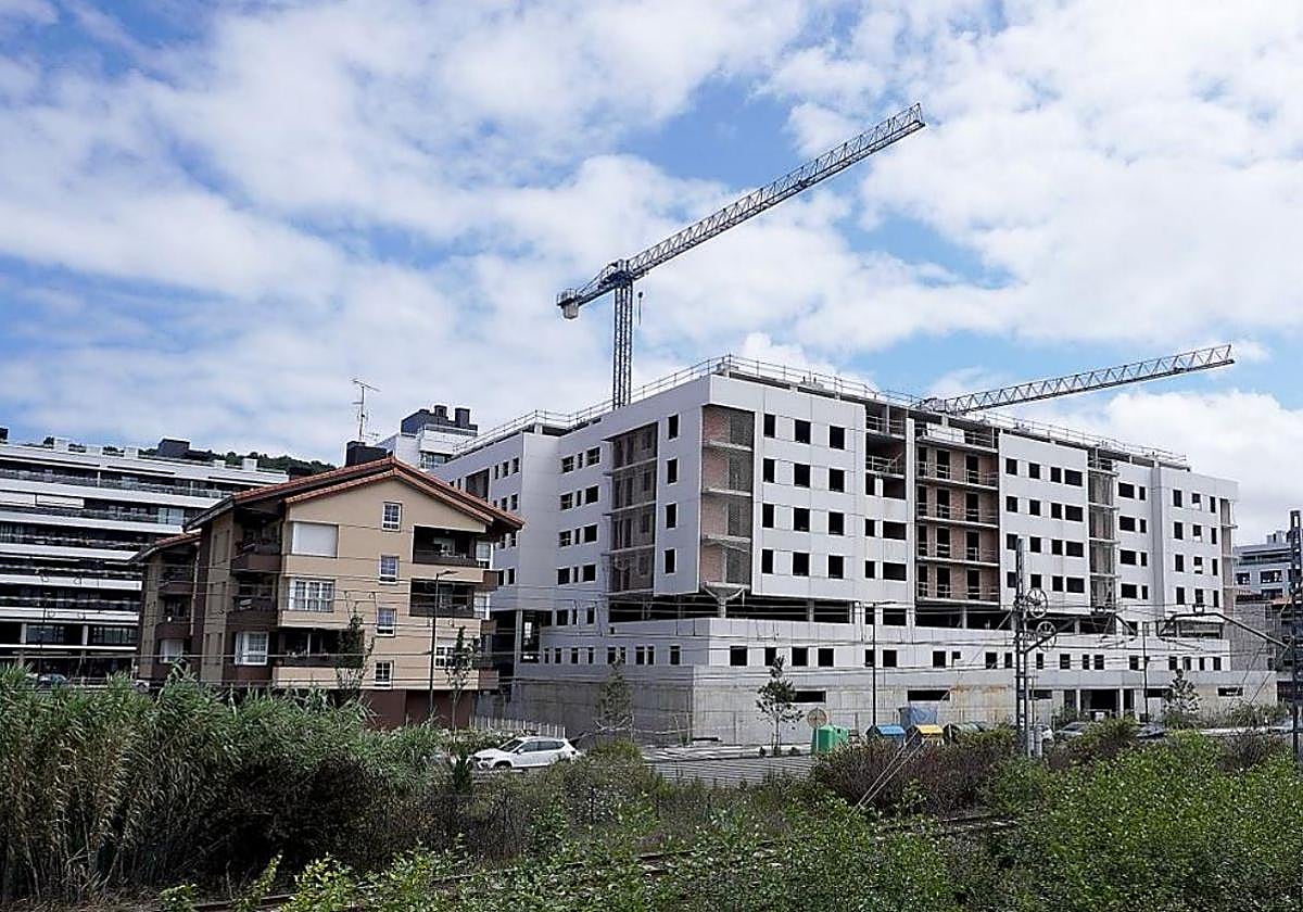 Gipuzkoa solo ha iniciado 181 VPO este año para una demanda de 29.000 solicitantes