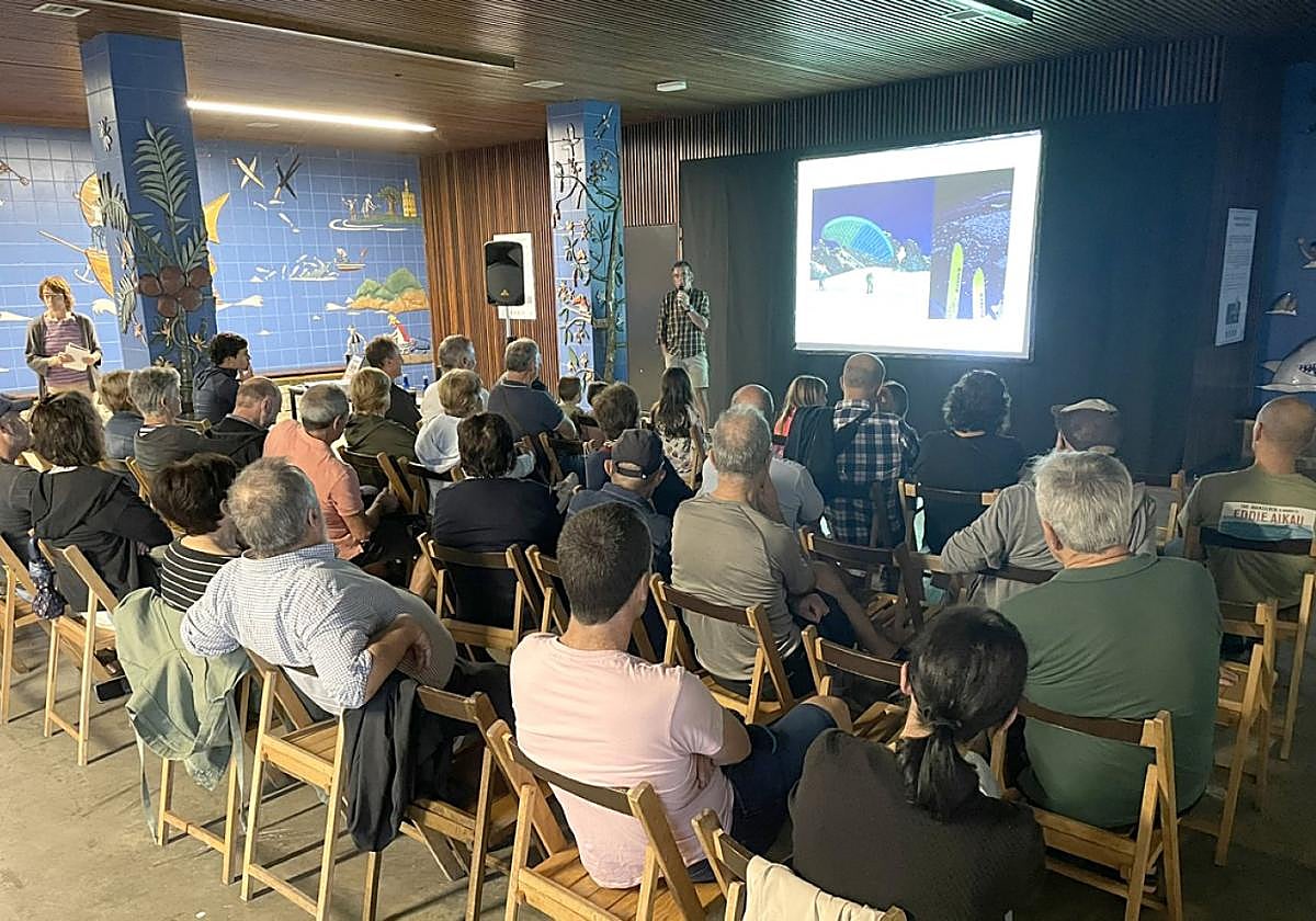 Asteazkeneko saioa Berdura plazan egin zuten.