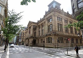 Juzgan a un hombre por tráfico de drogas y por portar una pistola táser