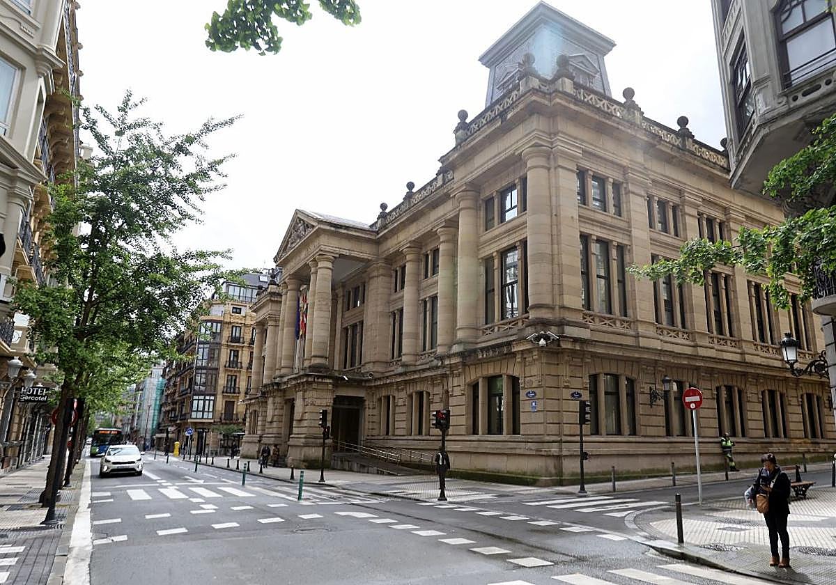 Juzgan a un hombre por tráfico de drogas y por portar una pistola táser