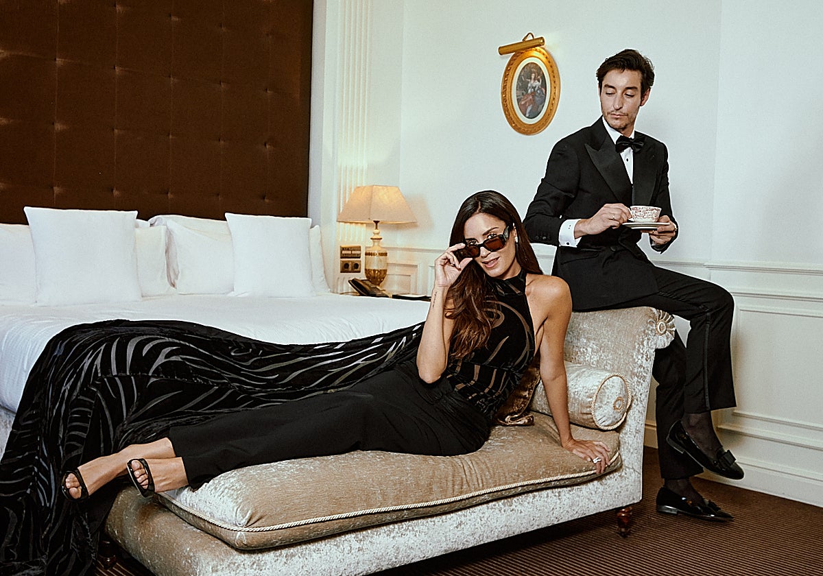 Nicolás Montenegro posa junto a Gala González, a quien vistió en los Premios de la Moda Española.