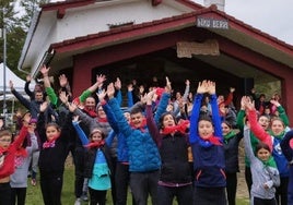 Gran ambiente en los juegos populares disputados entre niños y mayores en la romería del año pasado.