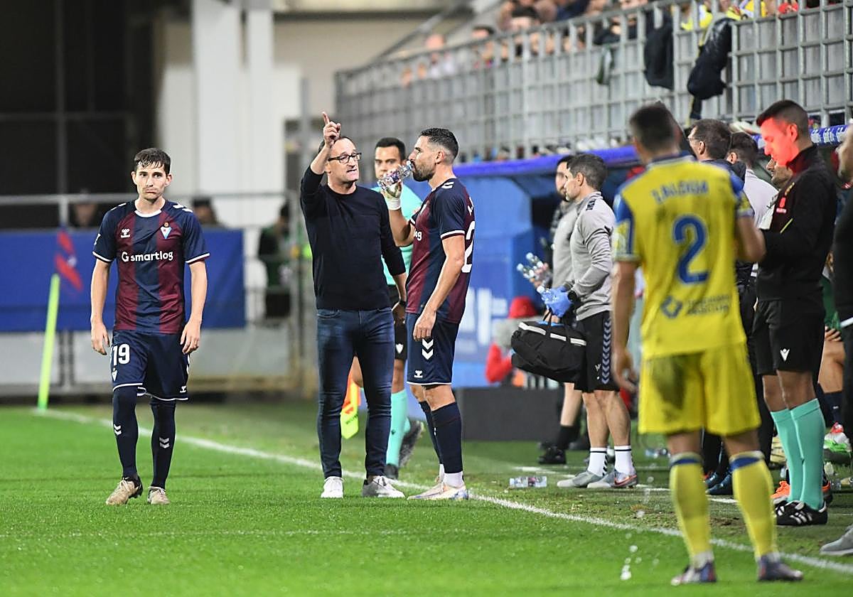 El 1x1 de los jugadores del Eibar ante el Cádiz
