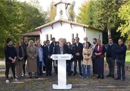 El PP vasco ha celebrado el 45 aniversario del Estatuto en el parque de Arriaga de Vitoria.