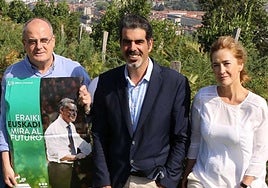 Joseba Egibar, Eneko Goia y María Eugenia Arrizabalaga, en una imagen de archivo durante una campaña electoral.