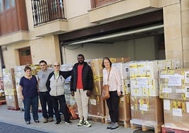 Los 7.260 kilos de alimentos clasificados y empaquetados en palets listos para ser enviados a Zaporeak.