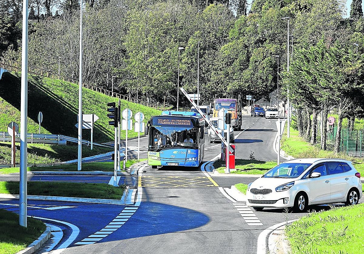 La barrera exclusiva para los autobuses de Dbus en Marrutxipi ya está funcionado.