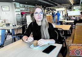 Maritxu Amenabarro ha escrito el libro 'No estoy sola', que cuenta la historia de una niña de acogida, como ella.