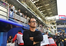 Joseba Etxeberria, estoico minutos antes de comenzar el encuentro frente al Cádiz.