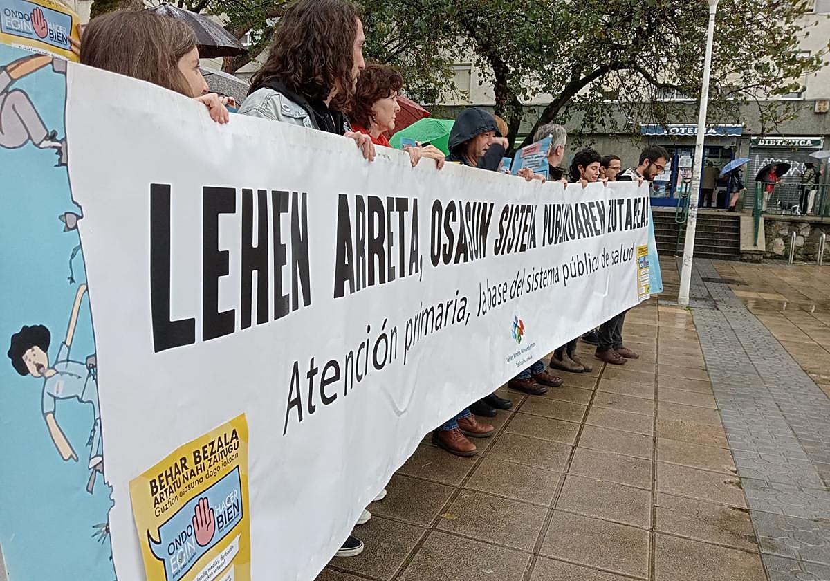 Protesta de la plataforma Lehen Arreta Arnasberritzen (LAA).
